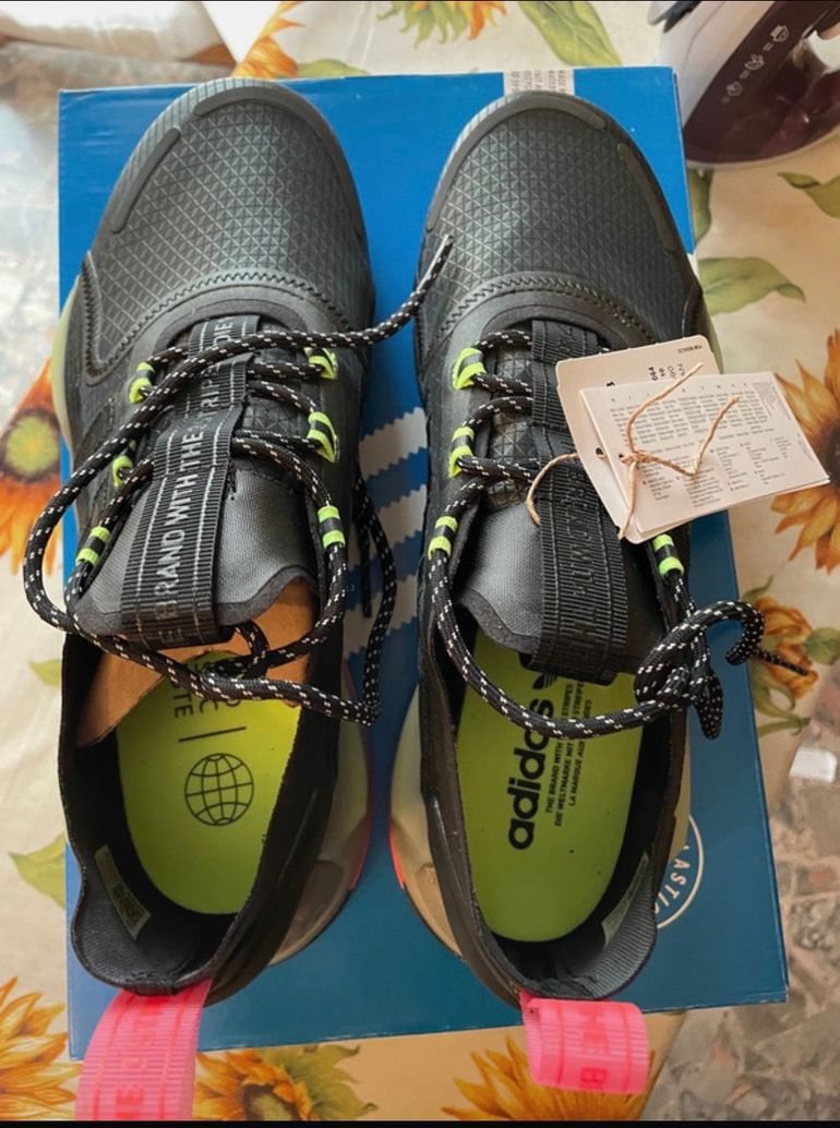 Used Adidas NMD_V3 Shoes (44,5) 2025 bike — image 5 of 9