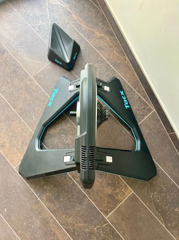 Used Tacx NEO 2T Smart Trainer 2020 bike — image 2 of 3