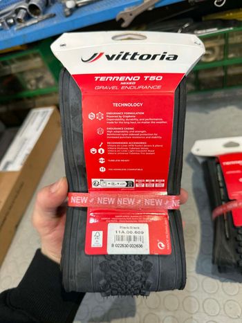 Used Vittoria TERRENO T50 MIXED GRAVEL ENDURANCE. 700x40 bike — image 4 of 6