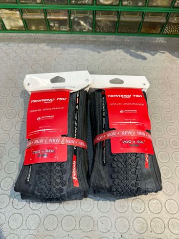 Used Vittoria TERRENO T50 MIXED GRAVEL ENDURANCE. 700x40 bike