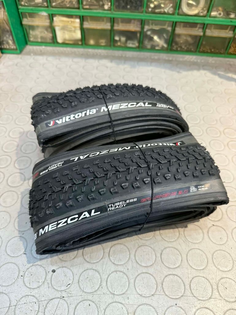 Used Vittoria MEZCAL GRAPEHENE 2.0 700x35 bike — image 2 of 6