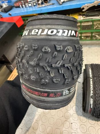 Used Vittoria MEZCAL GRAPEHENE 2.0 700x35 bike — image 6 of 6