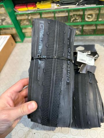 Używany Pirelli CINTURATO ALL ROAD 700x40 Tyres & Tubes
