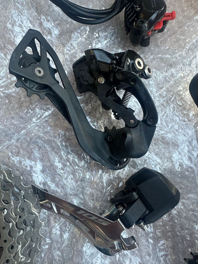 Used Shimano 105 Di2 R7150 12-speed Groupset 2024 bike — image 6 of 8