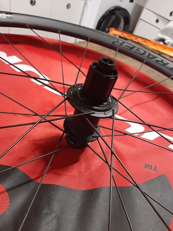 Used Bontrager Paradigm Comp 25 TLR Disc Road Wheel 700c bike — image 5 of 6