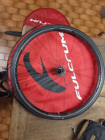 Used Bontrager Paradigm Comp 25 TLR Disc Road Wheel 700c bike — image 2 of 6