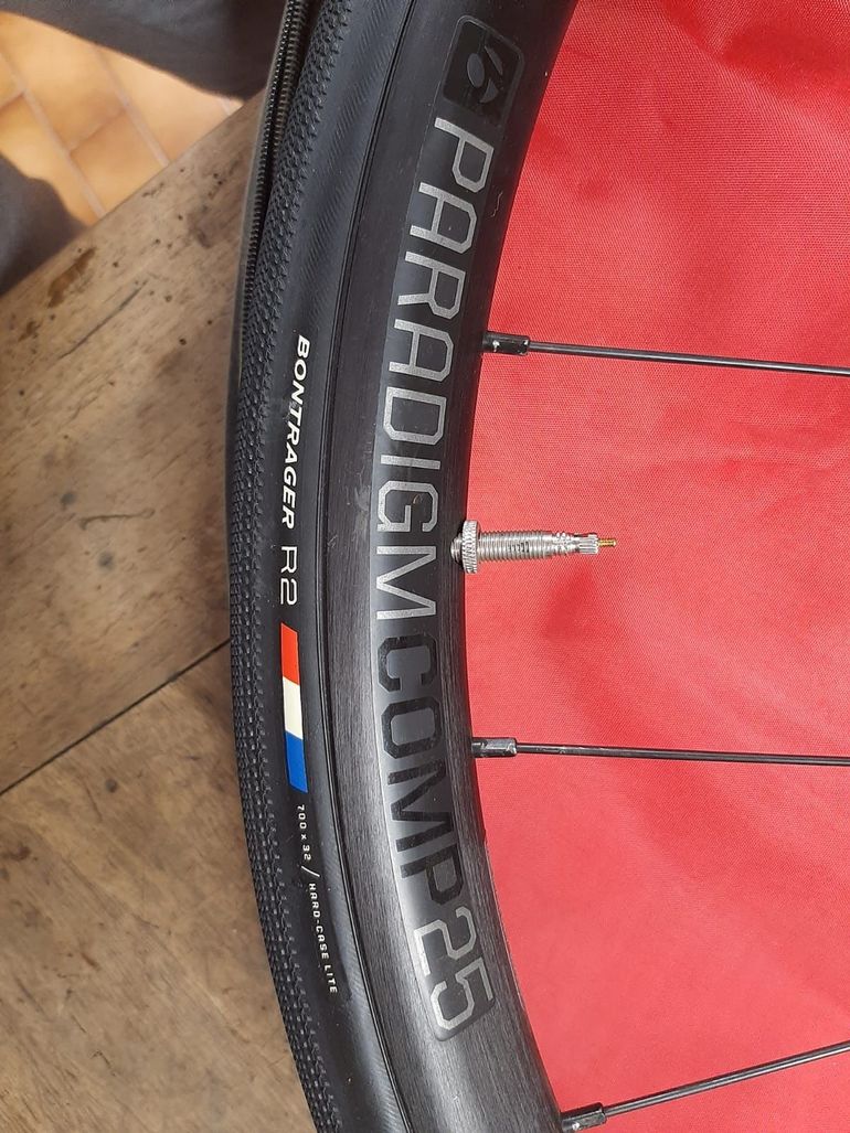 Used Bontrager Paradigm Comp 25 TLR Disc Road Wheel 700c bike — image 3 of 6