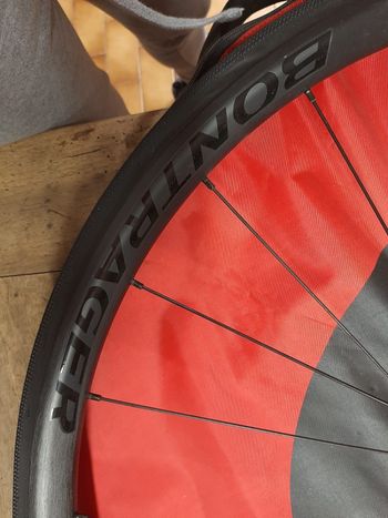 Used Bontrager Paradigm Comp 25 TLR Disc Road Wheel 700c bike — image 4 of 6