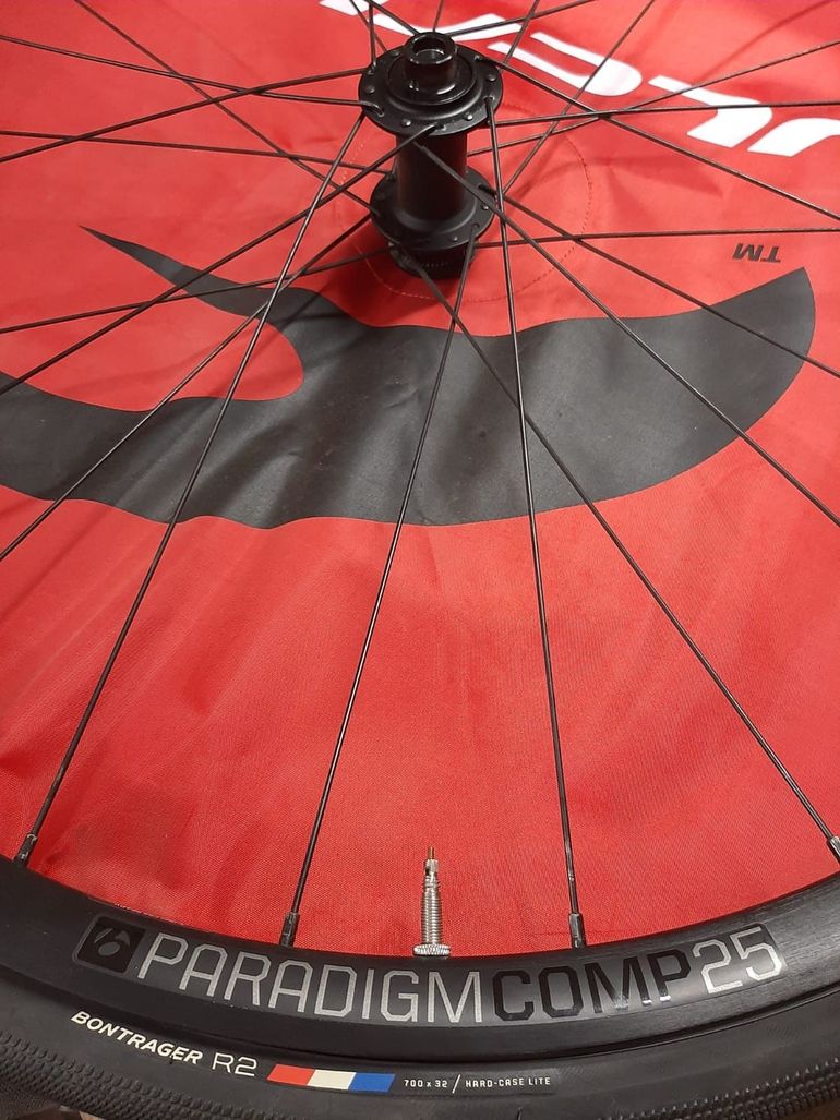 Used Bontrager Paradigm Comp 25 TLR Disc Road Wheel 700c bike — image 6 of 6