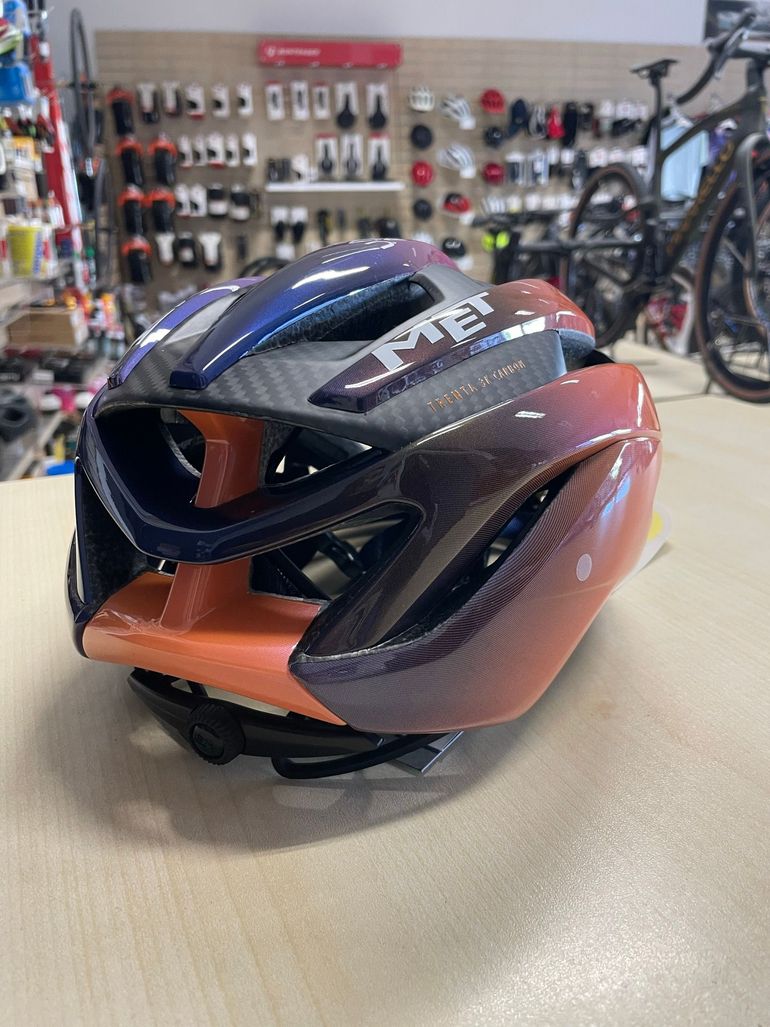 Used MET Trenta 3kcarbon tg M UAE TEAM ADQ Helmet 2026 bike — image 3 of 4