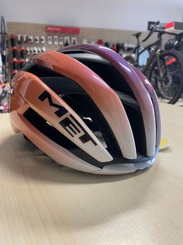 Used MET Trenta 3kcarbon tg M UAE TEAM ADQ Helmet 2026 Cycling Accessories