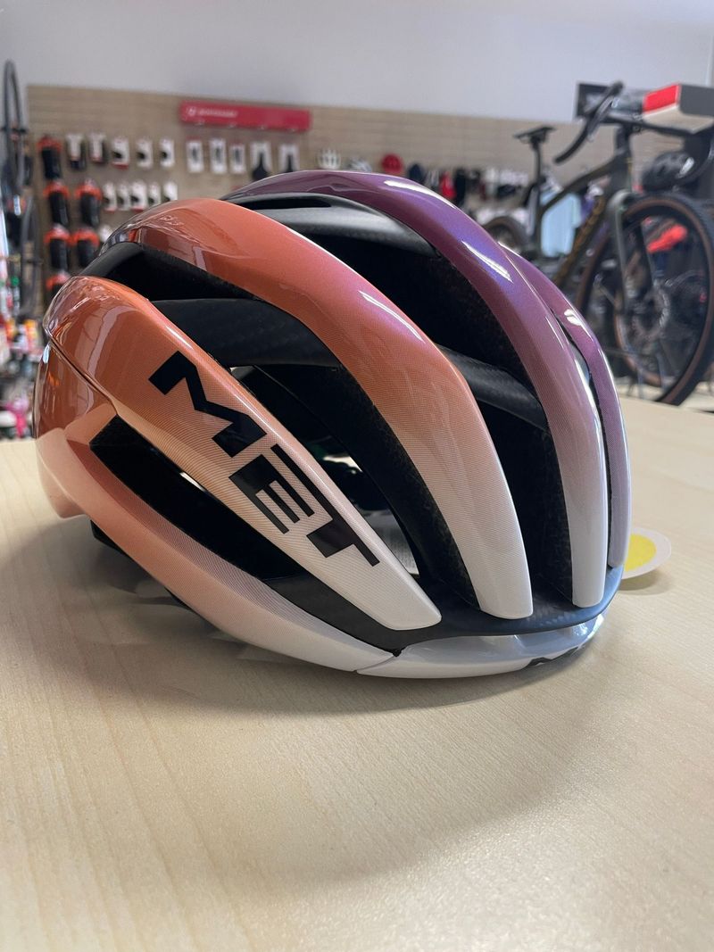 Použité MET Trenta 3kcarbon tg M UAE TEAM ADQ Helmet 2026 Cycling Accessories