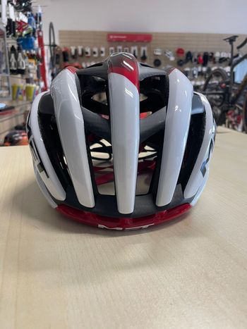 Used MET Trenta 3K Carbon UAE Team Emirates XRG 2026 bike — image 2 of 4