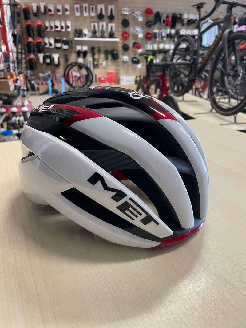 MET Trenta 3K Carbon UAE Team Emirates XRG 2026 Cycling Accessories de segunda mano