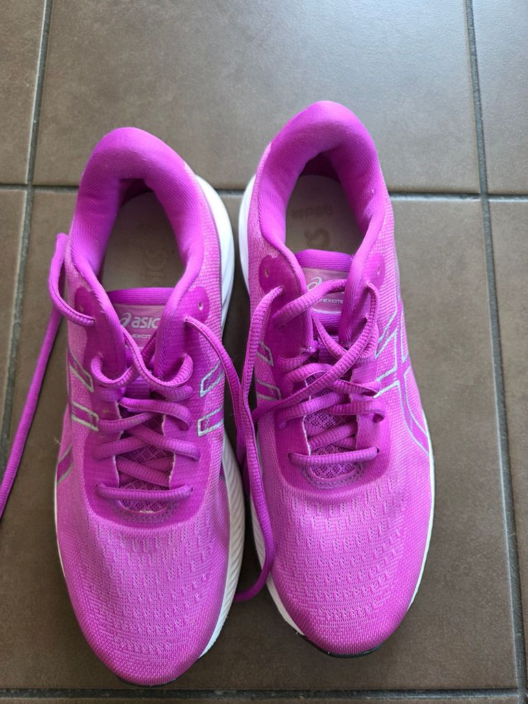Used Asics chaussure de course 2025 bike — image 1 of 2
