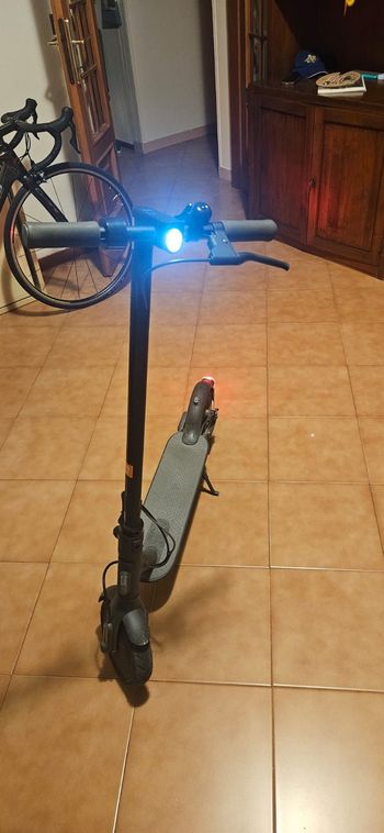 Used Xiaomi Monopattino Elettrico 2025 bike — image 2 of 3