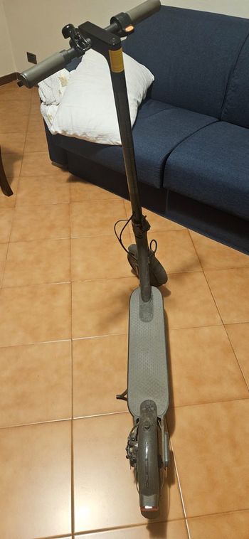 Used Xiaomi Monopattino Elettrico 2025 bike — image 3 of 3