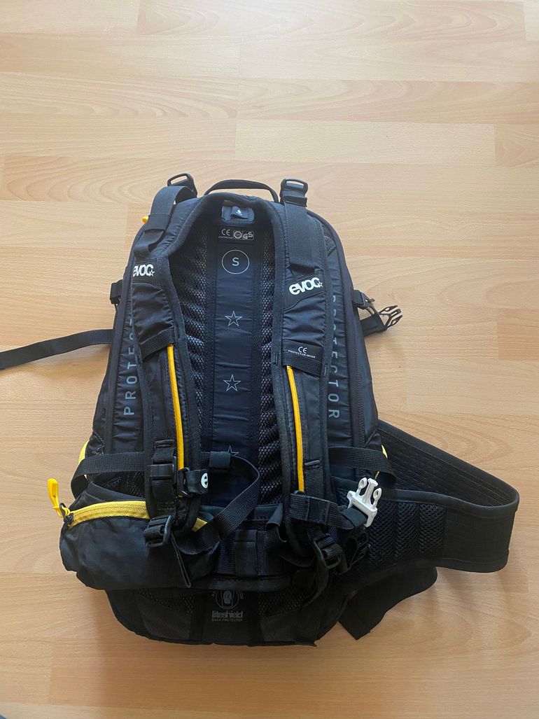 Used EVOC FR TRAIL BLACKLINE 20L Backpack bike — image 2 of 6
