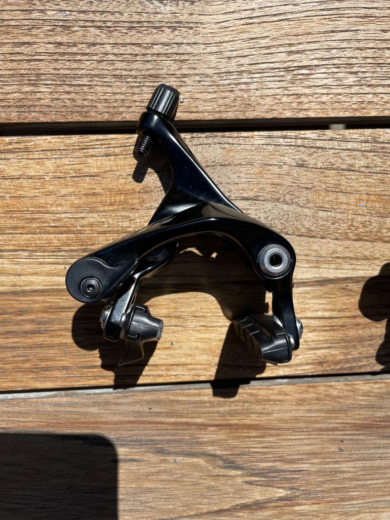 Used Shimano 105 BR-R7010 Brake Calipers Set bike — image 1 of 5