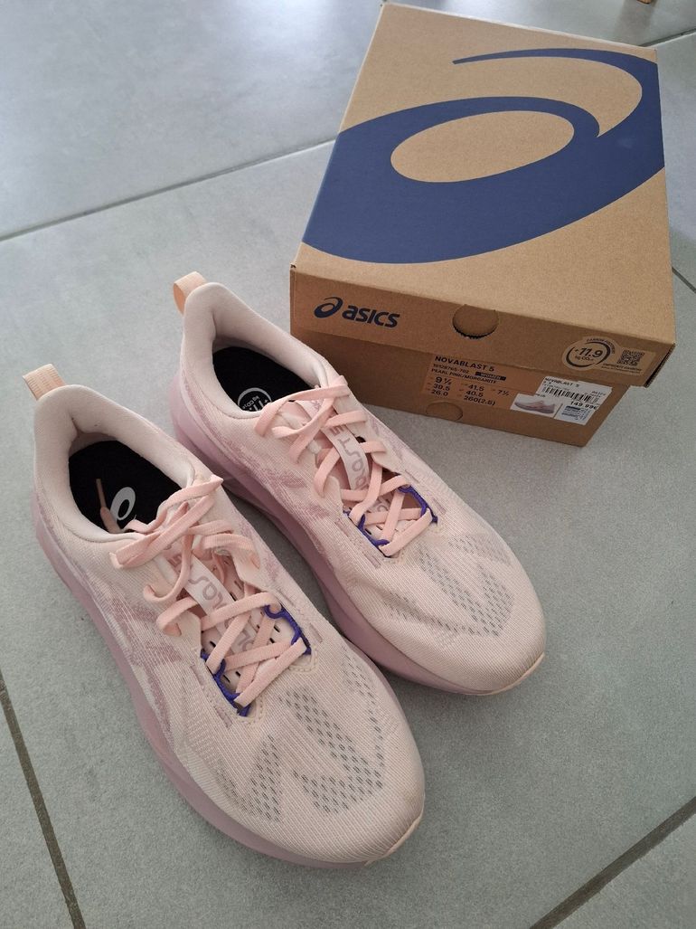 Used Asics Novablast 5 Taille 41,5 2026 bike — image 1 of 6