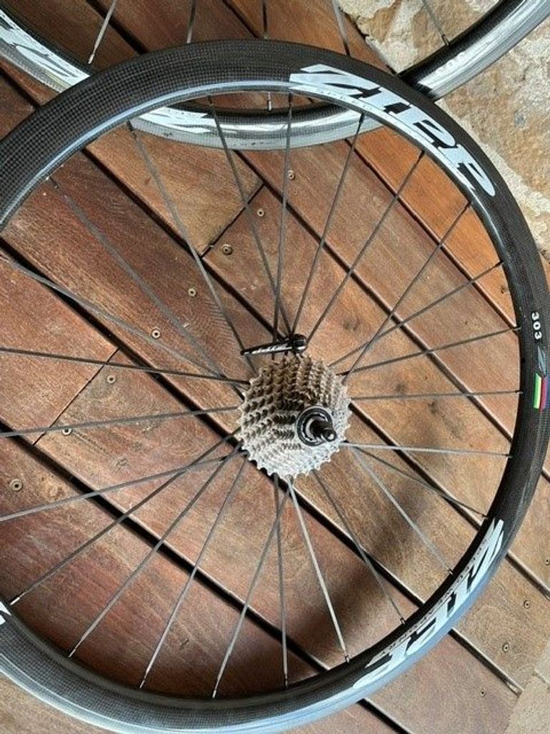 Used Zipp 303 Wheels Pneus/Patins bike — image 3 of 5