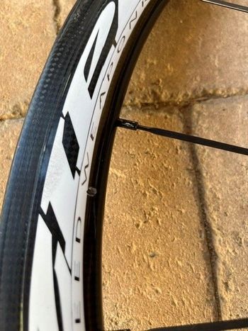 Used Zipp 303 Wheels Pneus/Patins bike — image 4 of 5
