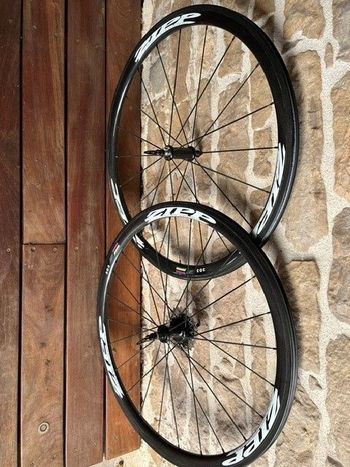 Used Zipp 303 Wheels Pneus/Patins bike — image 2 of 5