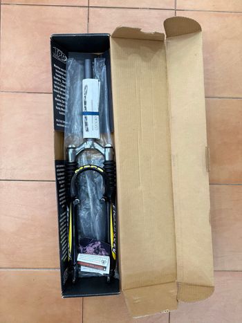Used Manitou Mars Air Shock 2001 bike — image 2 of 8