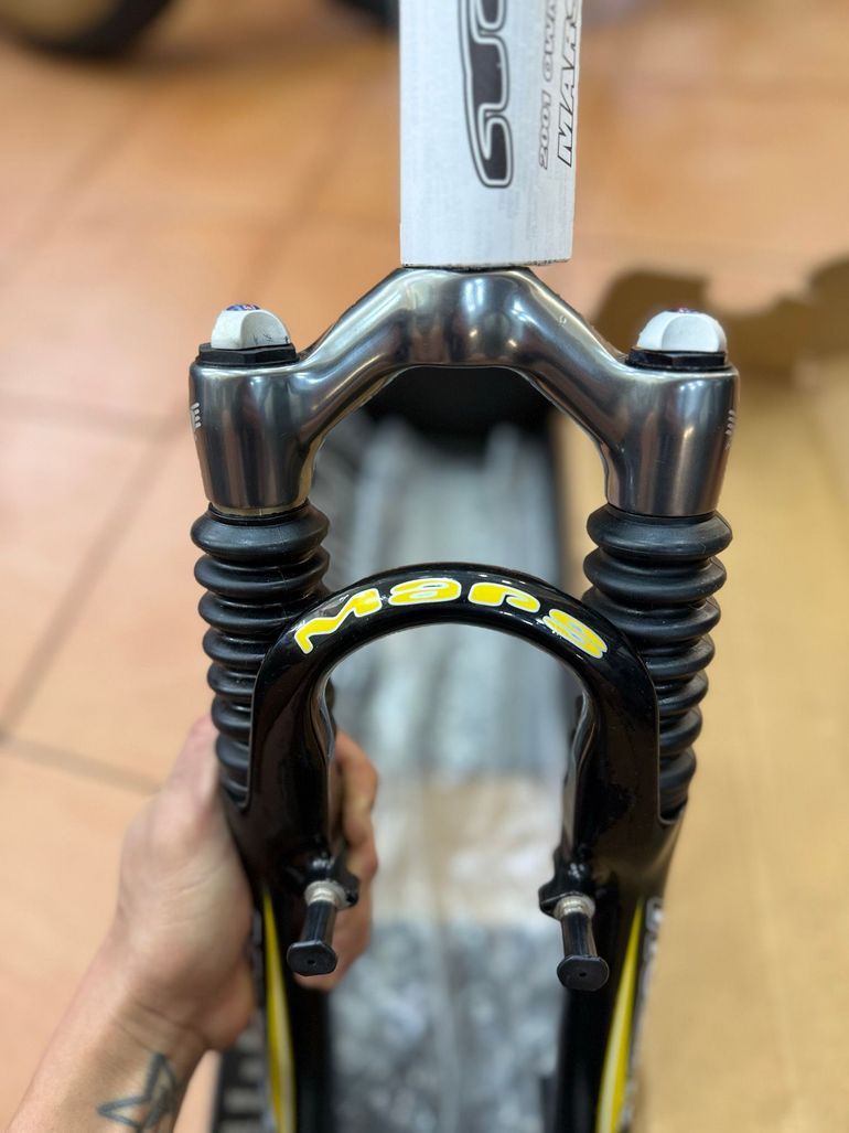 Used Manitou Mars Air Shock 2001 bike — image 4 of 8