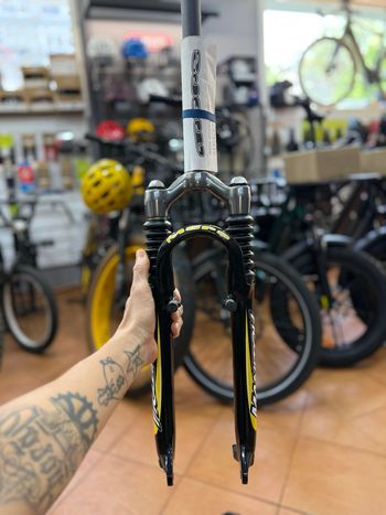 Used Manitou Mars Air Shock 2001 bike — image 3 of 8
