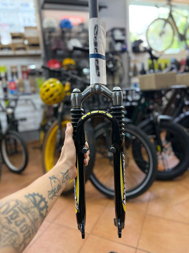 Used Manitou Mars Air Shock 2001 bike — image 3 of 8