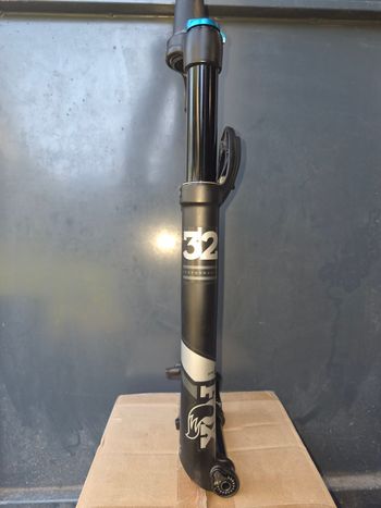 Used Fox 32 SC 27.5" 100mm Non Boost 2018 bike — image 4 of 6
