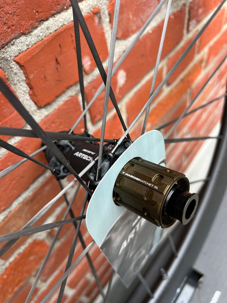 Used Scope NEW! Artech 6 full carbon/3D Hubs/Shimano/1244 gram! HIGH END Wheelset bike — image 7 of 13