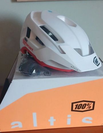 Used 100% Altis Helmet bike — image 1 of 6
