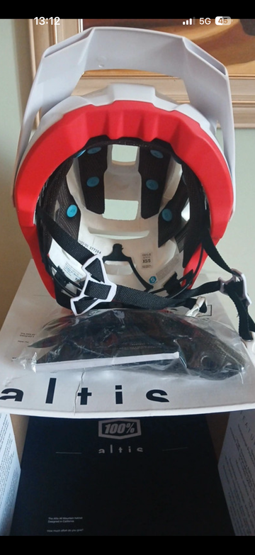 Used 100% Altis Helmet bike — image 4 of 6