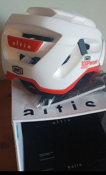 Used 100% Altis Helmet bike — image 2 of 6