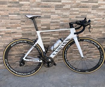 Used Campagnolo Bora Ultra 50,rodamientos cerámicos,rueda original con pegatinas negras,tubulares nuevos en buen estado. 2016 bike — image 2 of 2