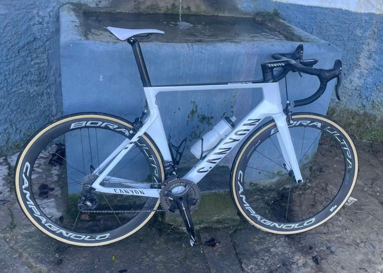 Used Campagnolo Bora Ultra 50,rodamientos cerámicos,rueda original con pegatinas negras,tubulares nuevos en buen estado. 2016 bike — image 1 of 2