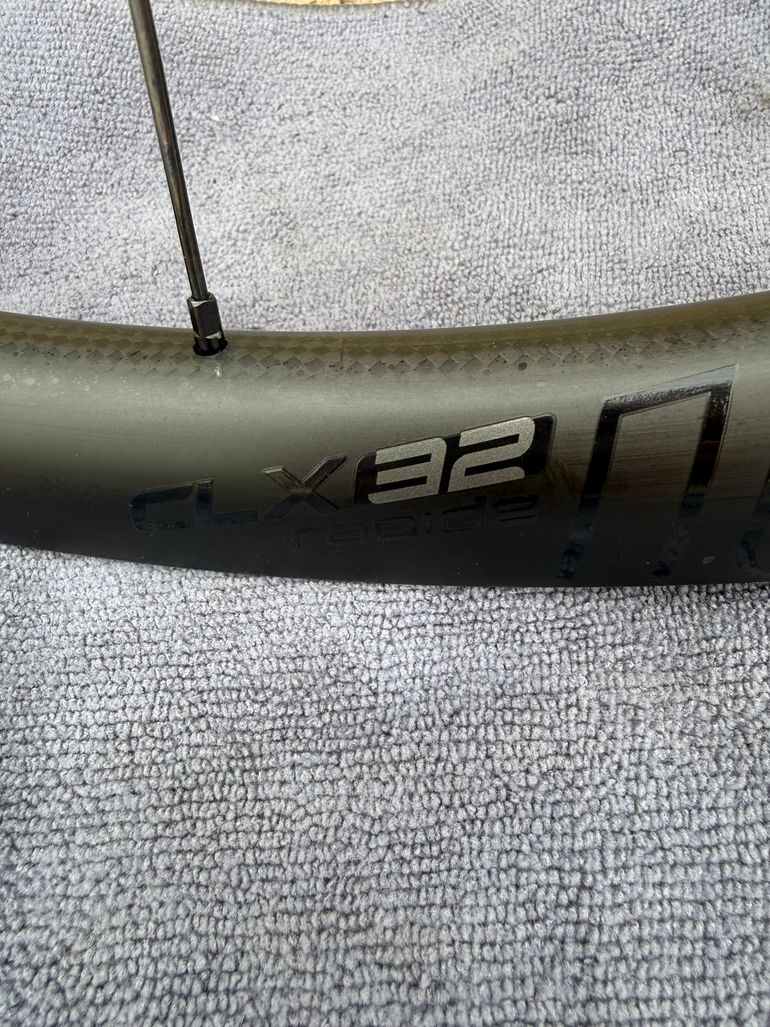 Used Roval Carbon Wheel 32cm bike — image 3 of 5