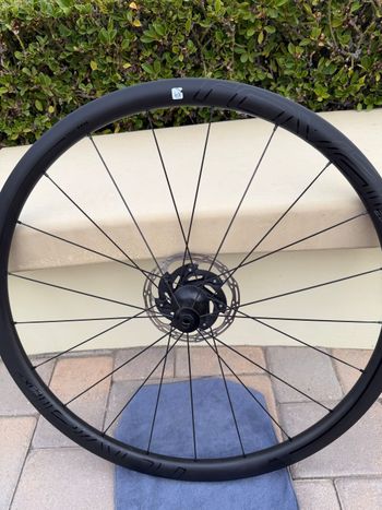 Used Roval Carbon Wheel 32cm bike — image 4 of 5