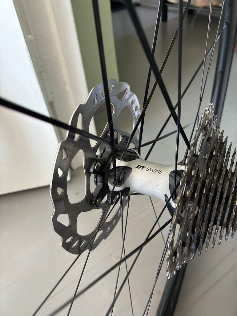 Used Dt Swiss PR 1600 SPLINE 32Disc Clincher Road Wheelset bike — image 3 of 6