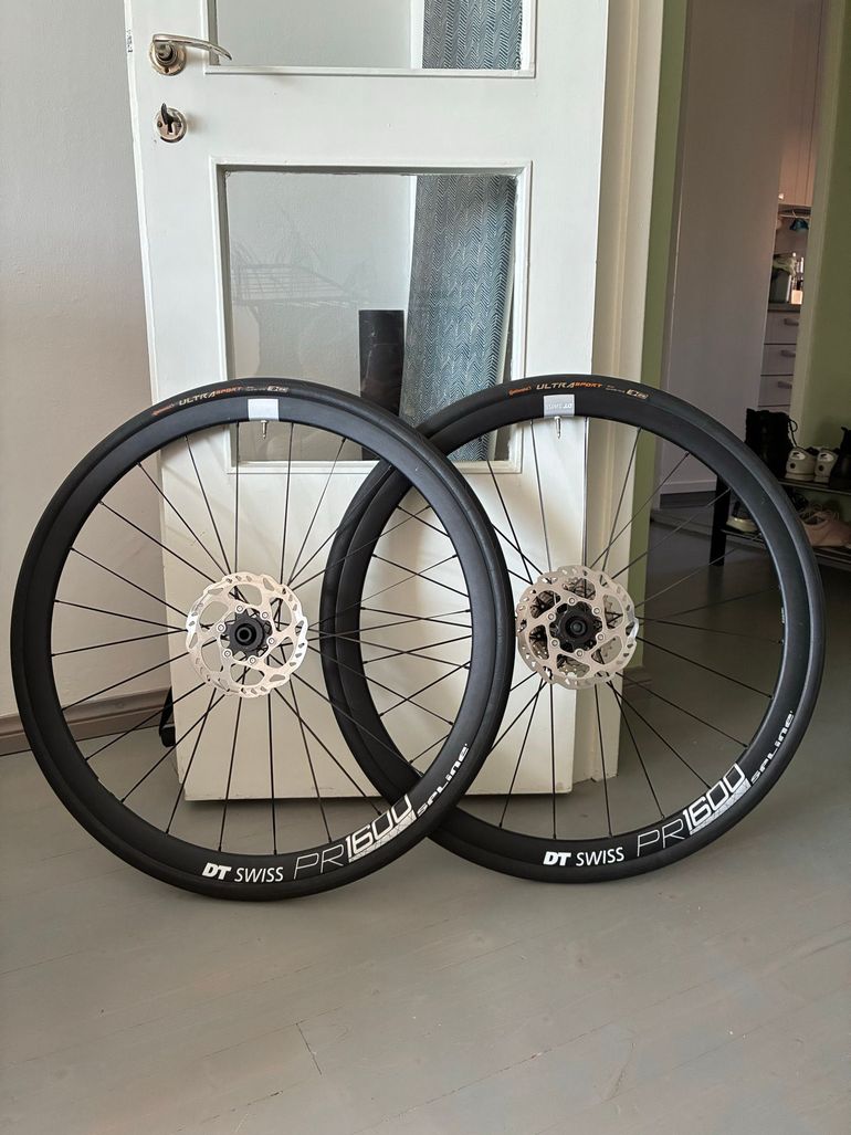 Used Dt Swiss PR 1600 SPLINE 32Disc Clincher Road Wheelset bike — image 1 of 6