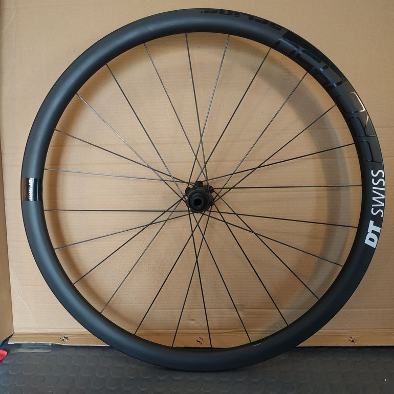 Used Dt Swiss PRC 1450 Spline 35 Carbon Tubeless 700c Wheelset bike — image 4 of 6