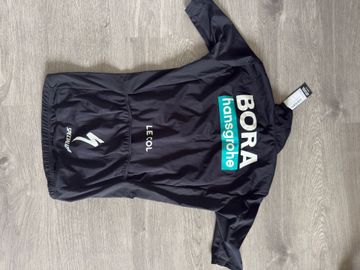 Tweedehands Le Col Bora Hansgrohe Team Rain Jacket bike — afbeelding 2 van 5