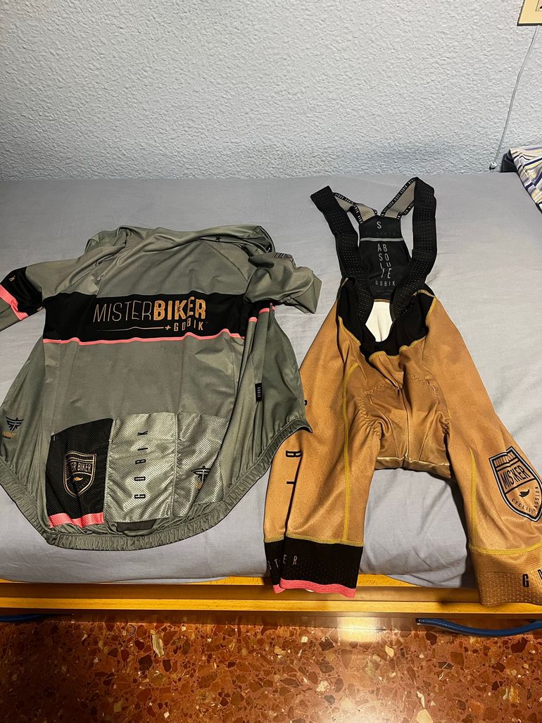 Used Gobik Conjunto ciclismo bike — image 1 of 8