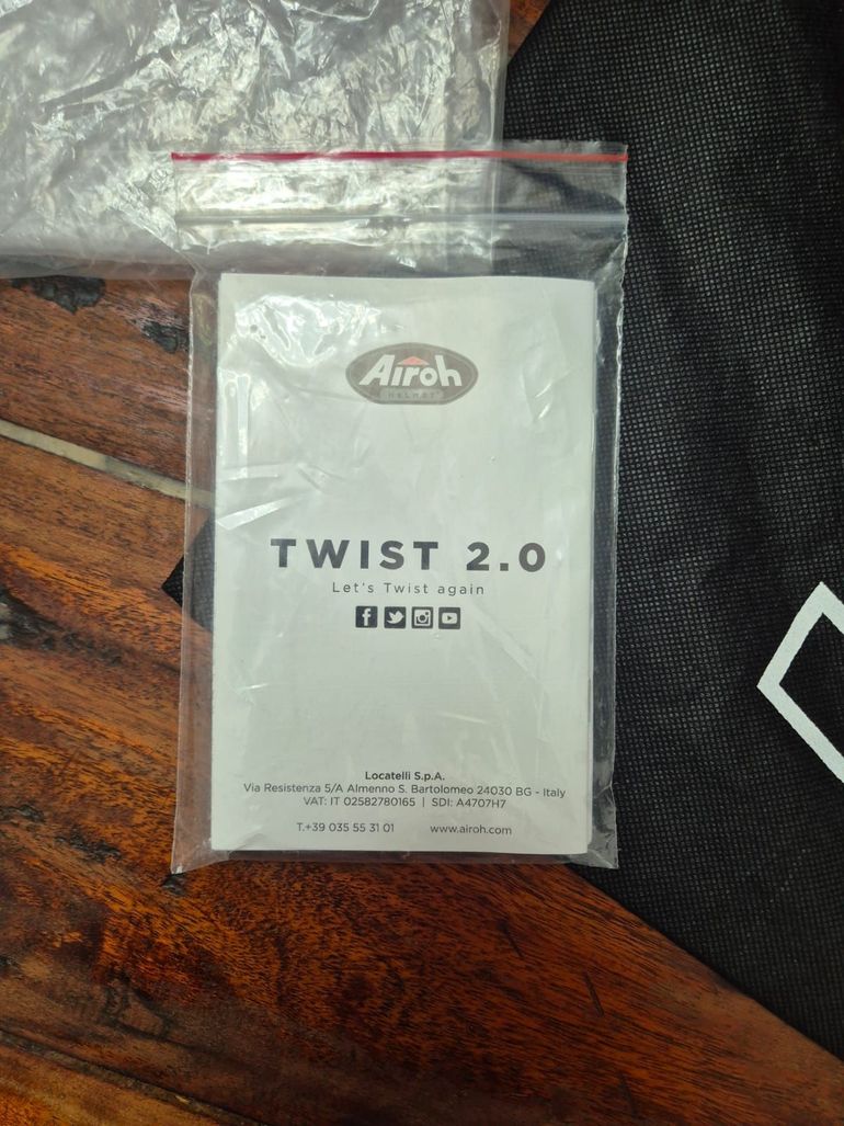 Used Airoh TWIST 2.0 ROCKSTAR 020 MATT bike — image 9 of 9