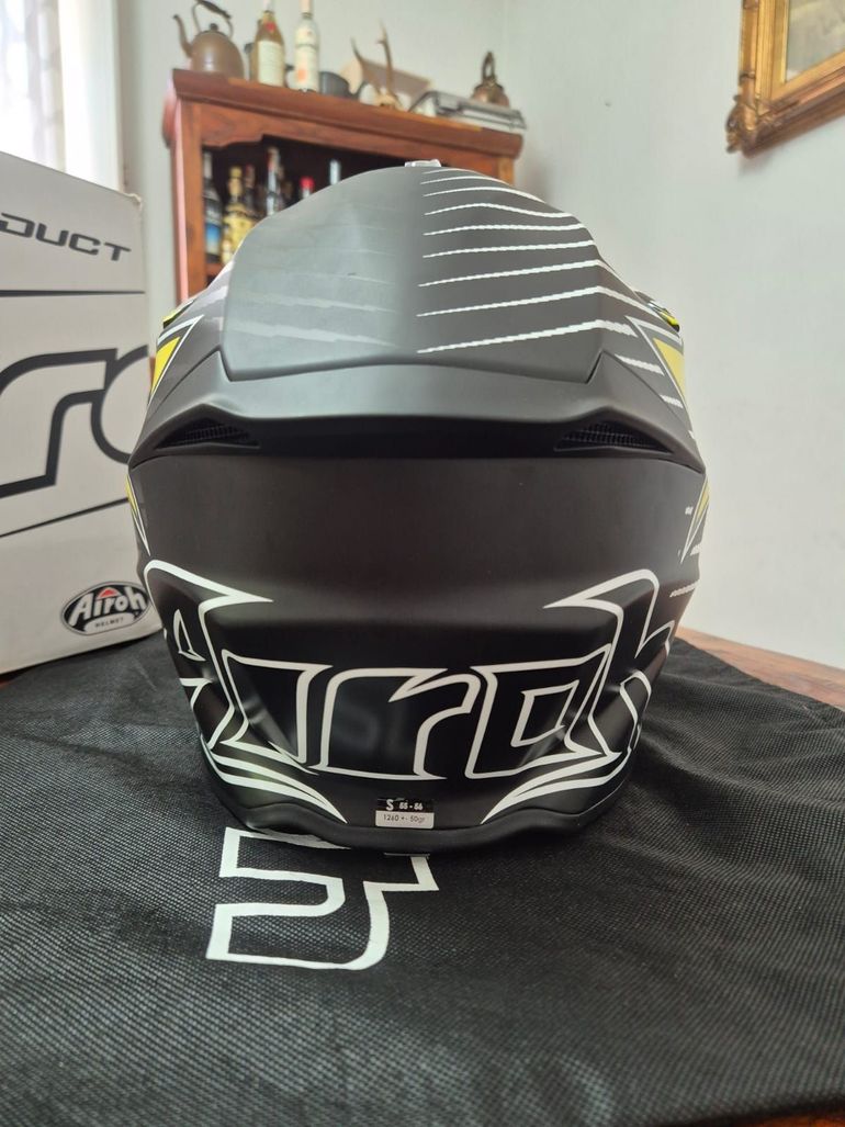 Used Airoh TWIST 2.0 ROCKSTAR 020 MATT bike — image 4 of 9