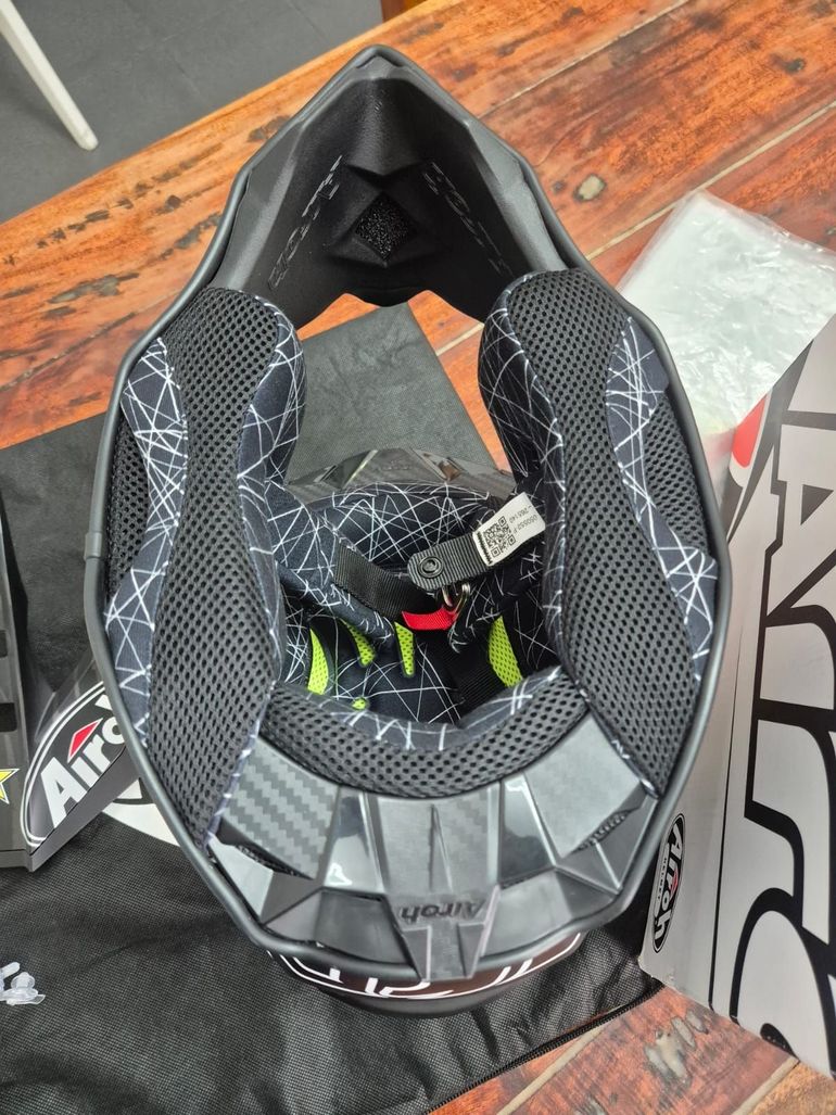 Used Airoh TWIST 2.0 ROCKSTAR 020 MATT bike — image 7 of 9
