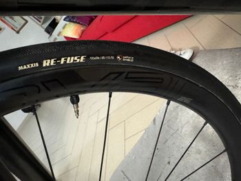 Used Specialized Roval CLX 32 Disc 2023 bike — image 3 of 6