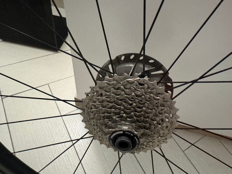 Used Specialized Roval CLX 32 Disc 2023 bike — image 4 of 6